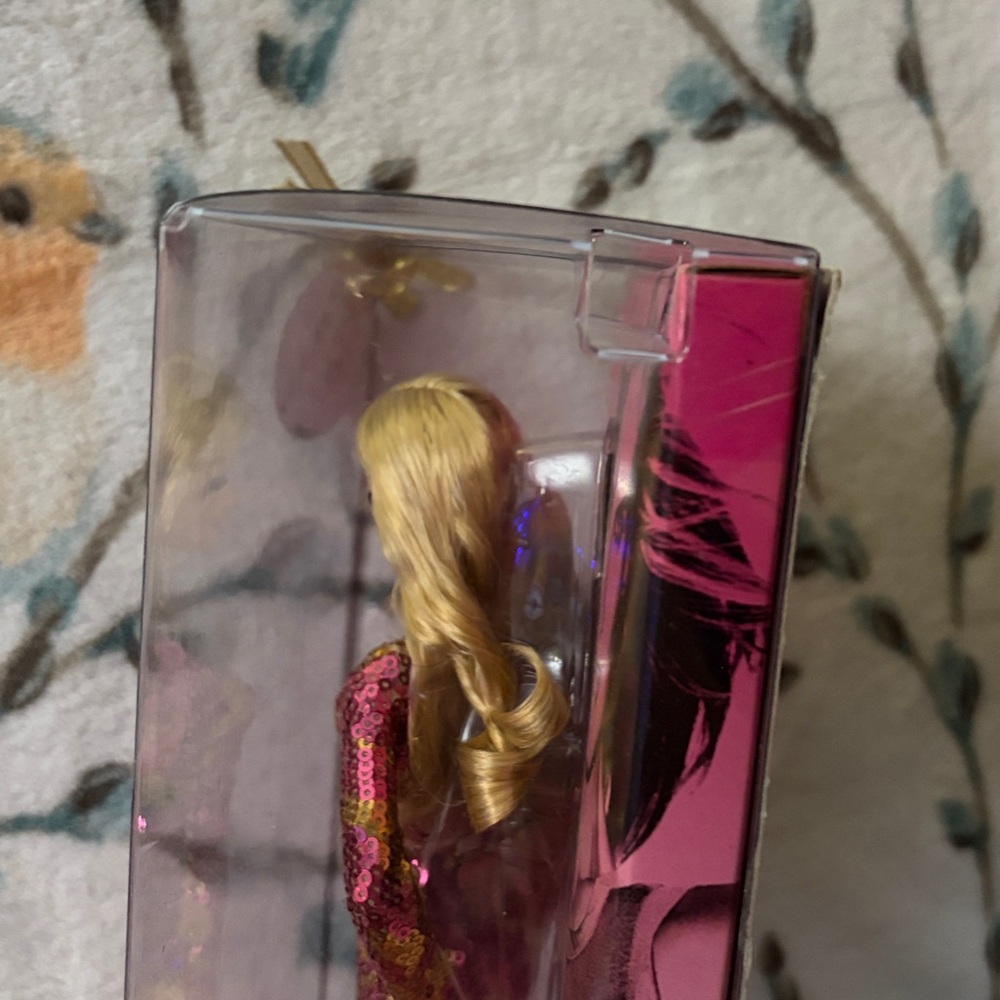 Heidi Klum Blonde Ambition Barbie 2009 - Picture 9 of 15